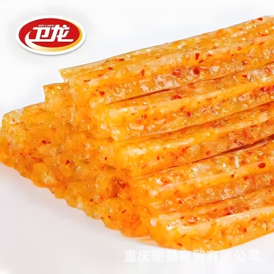 卫龙辣条大面筋102g香辣口味零食怀旧经典透明老包装休闲批发包邮